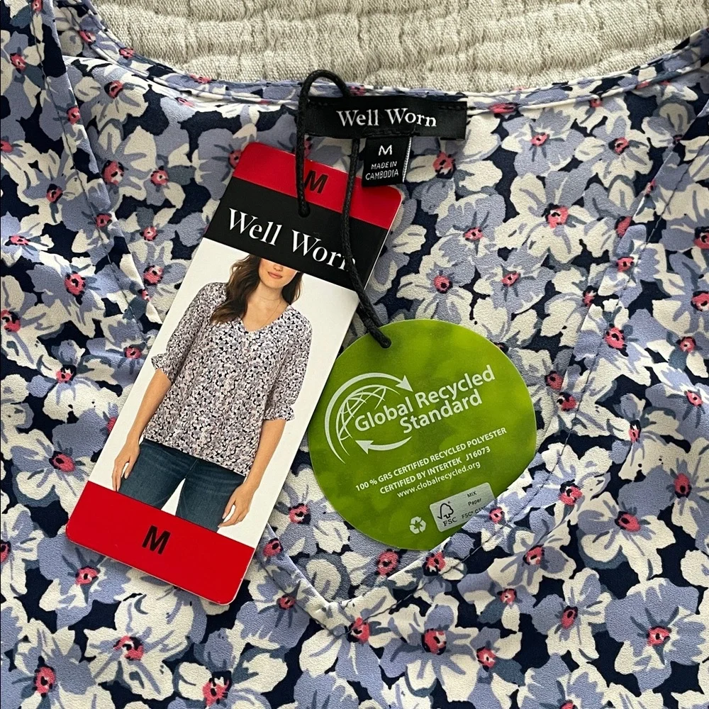 NWT Floral V-Neck Women's Top Size M - Picture 5 of 6